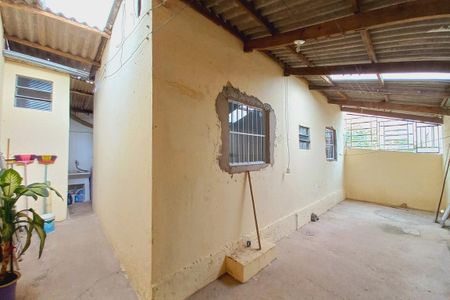 Casa à venda com 90m², 3 quartos e 2 vagasCorredor