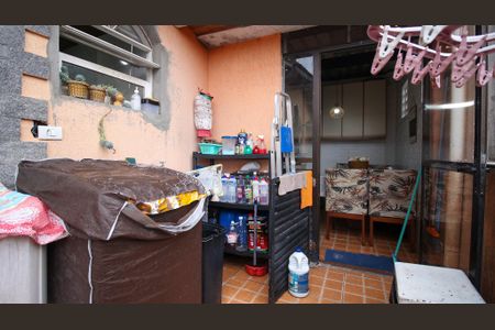 Casa à venda com 300m², 5 quartos e 2 vagas Casa à venda com 300m², 5 quartos e 2 vagasÁrea de Serviço (casa 2)