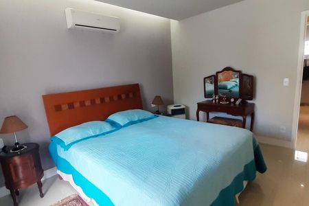 Casa à venda com 273m², 4 quartos e 5 vagas Casa à venda com 273m², 4 quartos e 5 vagasSuíte