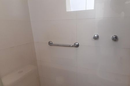 Casa à venda com 273m², 4 quartos e 5 vagas Casa à venda com 273m², 4 quartos e 5 vagasBanheiro 2