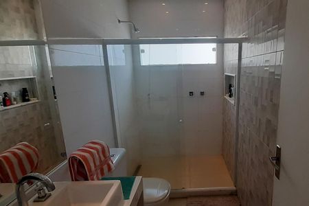 Casa à venda com 273m², 4 quartos e 5 vagas Casa à venda com 273m², 4 quartos e 5 vagasBanheiro 1