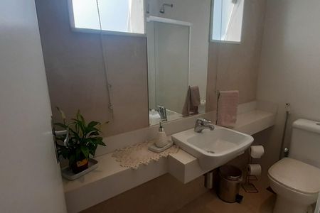 Casa à venda com 273m², 4 quartos e 5 vagas Casa à venda com 273m², 4 quartos e 5 vagasBanheiro da Suíte