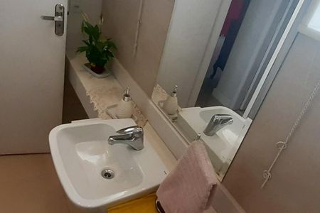 Casa à venda com 273m², 4 quartos e 5 vagas Casa à venda com 273m², 4 quartos e 5 vagasBanheiro 2