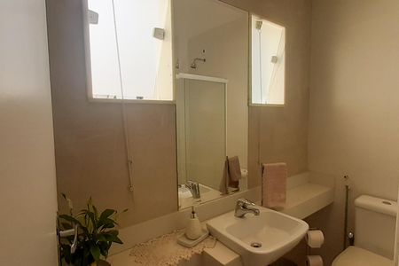 Casa à venda com 273m², 4 quartos e 5 vagas Casa à venda com 273m², 4 quartos e 5 vagasBanheiro 2