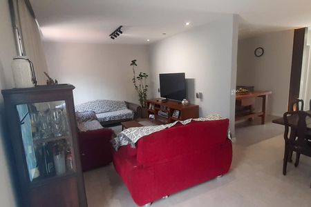 Casa à venda com 273m², 4 quartos e 5 vagas Casa à venda com 273m², 4 quartos e 5 vagasSala