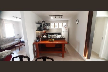 Casa à venda com 273m², 4 quartos e 5 vagas Casa à venda com 273m², 4 quartos e 5 vagasCozinha