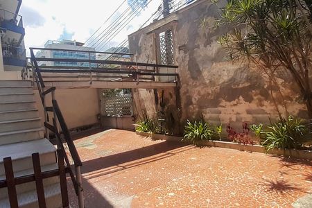 Casa à venda com 273m², 4 quartos e 5 vagas Casa à venda com 273m², 4 quartos e 5 vagasÁrea Externa