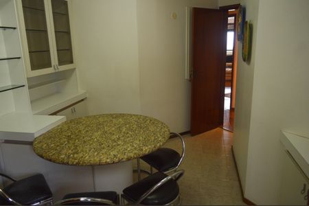 Apartamento à venda com 180m², 3 quartos e 2 vagasCozinha