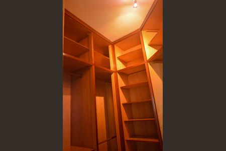 Apartamento à venda com 180m², 3 quartos e 2 vagasCloset Suite 3