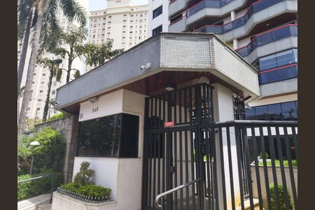 Apartamento à venda com 180m², 3 quartos e 2 vagasFachada e portaria