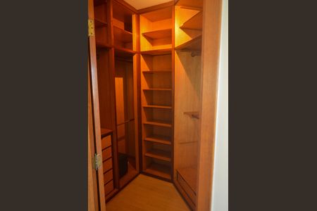 Apartamento à venda com 180m², 3 quartos e 2 vagasCloset Suite 3