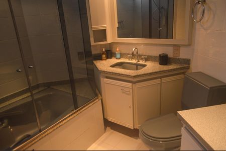 Apartamento à venda com 180m², 3 quartos e 2 vagasBanheiro Suite 3