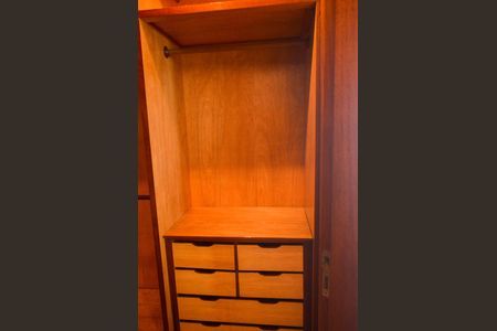 Apartamento à venda com 180m², 3 quartos e 2 vagasCloset Suite 3