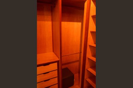 Apartamento à venda com 180m², 3 quartos e 2 vagasCloset Suite 3