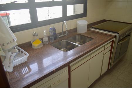 Apartamento à venda com 180m², 3 quartos e 2 vagasCozinha