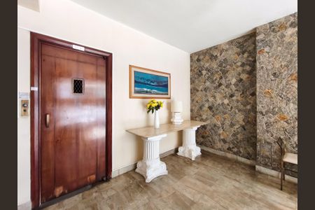 Apartamento à venda com 250m², 4 quartos e 1 vagaFachada e portaria