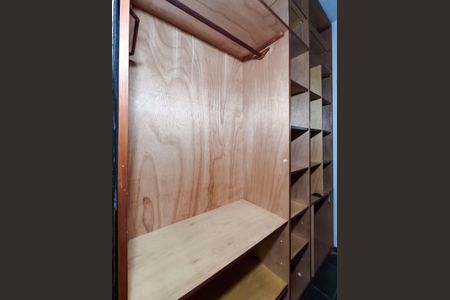 Apartamento à venda com 250m², 4 quartos e 1 vagaCloset da suíte 2