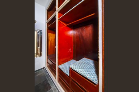 Apartamento à venda com 250m², 4 quartos e 1 vagaCloset da suíte 2