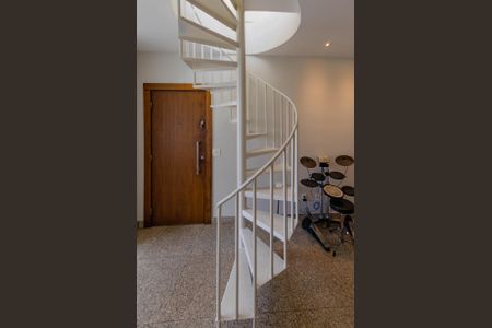 Apartamento à venda com 161m², 3 quartos e 2 vagasEscada