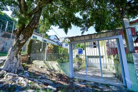 Casa à venda com 70m², 3 quartos e 1 vaga Casa à venda com 70m², 3 quartos e 1 vagaFachada