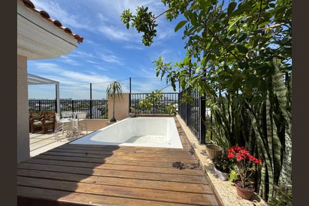 Apartamento à venda com 357m², 4 quartos e 2 vagas Apartamento à venda com 357m², 4 quartos e 2 vagasVaranda / Terraço