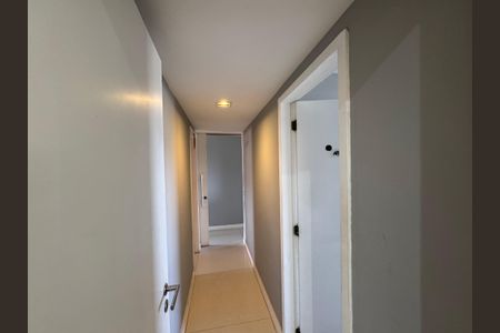 Apartamento à venda com 357m², 4 quartos e 2 vagas Apartamento à venda com 357m², 4 quartos e 2 vagasCorredor