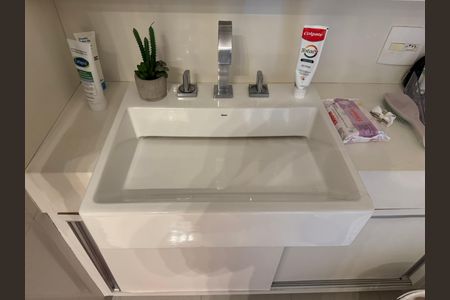 Apartamento à venda com 357m², 4 quartos e 2 vagas Apartamento à venda com 357m², 4 quartos e 2 vagasSuíte 2 - Banheiro