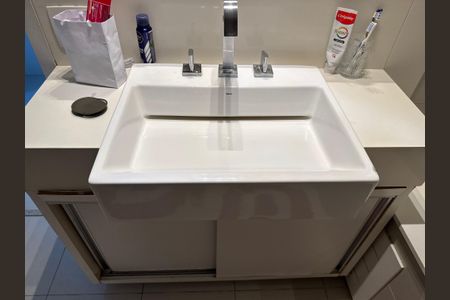 Apartamento à venda com 357m², 4 quartos e 2 vagas Apartamento à venda com 357m², 4 quartos e 2 vagasSuíte 2 - Banheiro