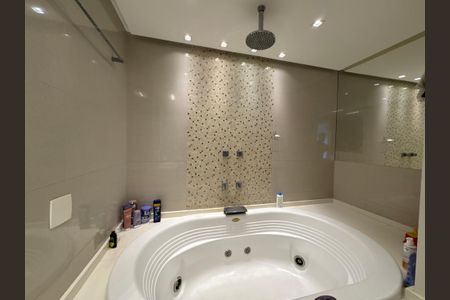 Apartamento à venda com 357m², 4 quartos e 2 vagas Apartamento à venda com 357m², 4 quartos e 2 vagasSuíte 2 - Banheiro