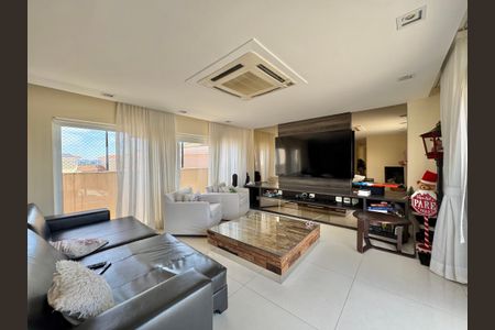 Apartamento à venda com 357m², 4 quartos e 2 vagas Apartamento à venda com 357m², 4 quartos e 2 vagasSala (Segundo andar)