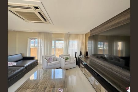 Apartamento à venda com 357m², 4 quartos e 2 vagas Apartamento à venda com 357m², 4 quartos e 2 vagasSala (Segundo andar)
