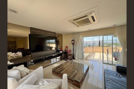 Apartamento à venda com 357m², 4 quartos e 2 vagas Apartamento à venda com 357m², 4 quartos e 2 vagasSala (Segundo andar)