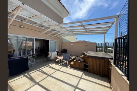 Apartamento à venda com 357m², 4 quartos e 2 vagas Apartamento à venda com 357m², 4 quartos e 2 vagasTerraço