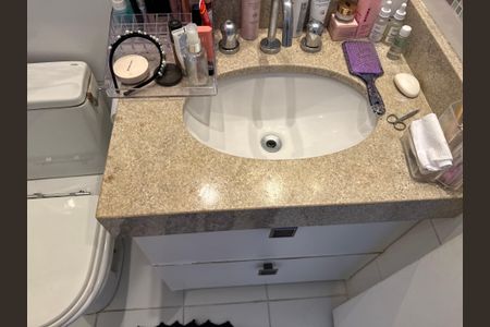 Apartamento à venda com 357m², 4 quartos e 2 vagas Apartamento à venda com 357m², 4 quartos e 2 vagasSuíte 4 - Banheiro