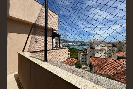 Apartamento à venda com 357m², 4 quartos e 2 vagas Apartamento à venda com 357m², 4 quartos e 2 vagasVaranda