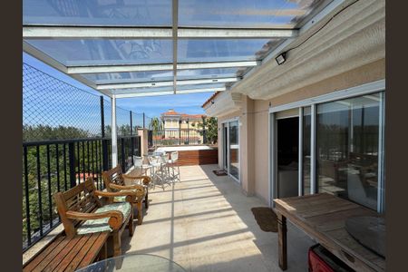 Apartamento à venda com 357m², 4 quartos e 2 vagas Apartamento à venda com 357m², 4 quartos e 2 vagasVaranda / Terraço