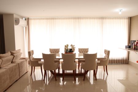 Apartamento para alugar com 185m², 2 quartos e 3 vagasSala