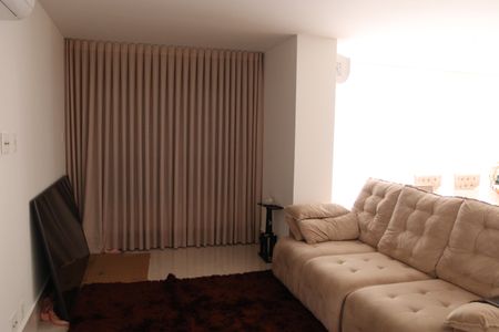 Apartamento para alugar com 185m², 2 quartos e 3 vagasSala