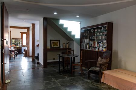 Casa à venda com 354m², 4 quartos e 4 vagasSala