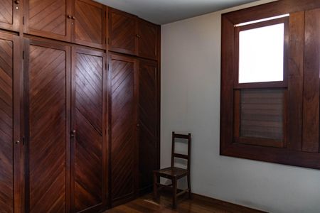 Casa à venda com 354m², 4 quartos e 4 vagasQuarto 2