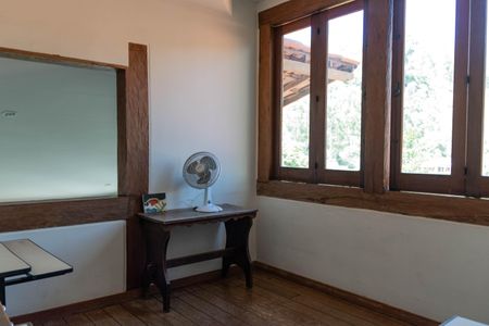 Casa à venda com 354m², 4 quartos e 4 vagasEscritório