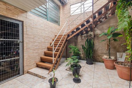 Casa à venda com 70m², 2 quartos e 2 vagasQuintal