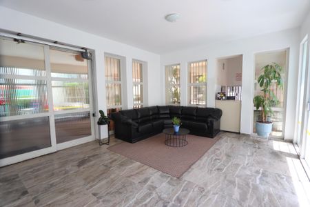 Apartamento para alugar com 80m², 2 quartos e 1 vagaÁrea comum - Hall Social