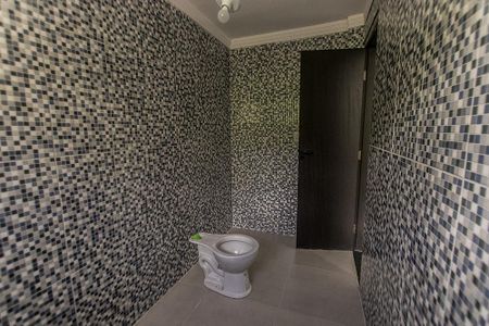 Casa de condomínio para alugar com 100m², 2 quartos e 1 vagaBanheiro do Quarto