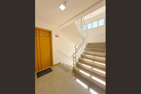 Apartamento para alugar com 69m², 1 quarto e 1 vagaEscada