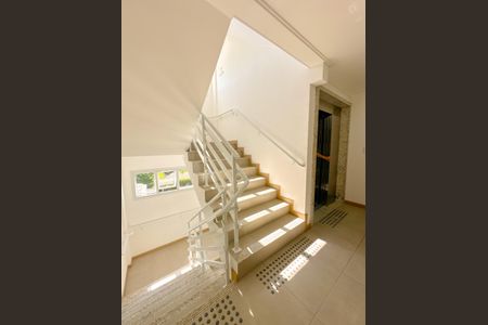 Apartamento para alugar com 69m², 1 quarto e 1 vagaEscada