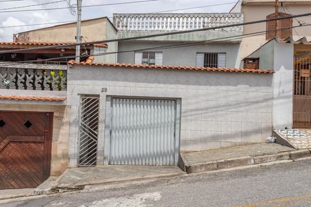Casa à venda com 160m², 3 quartos e 2 vagas Casa à venda com 160m², 3 quartos e 2 vagasFachada