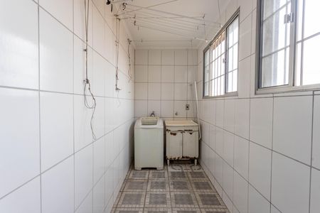 Casa à venda com 160m², 3 quartos e 2 vagas Casa à venda com 160m², 3 quartos e 2 vagasÁrea de serviço