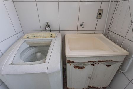 Casa à venda com 160m², 3 quartos e 2 vagas Casa à venda com 160m², 3 quartos e 2 vagasÁrea de serviço