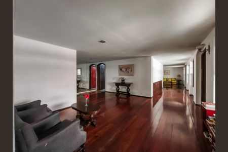 Apartamento à venda com 80m², 2 quartos e 1 vagaFachada e portaria